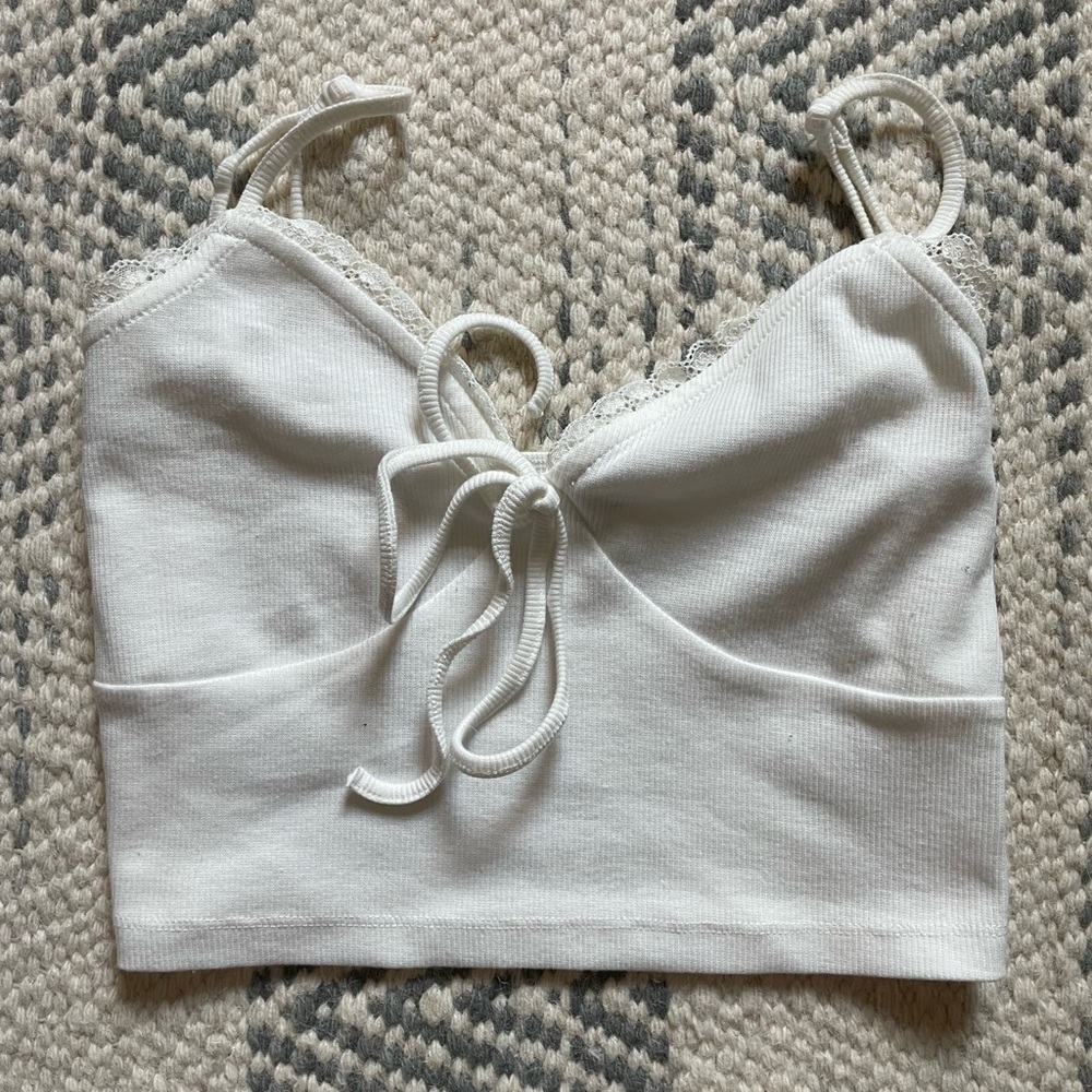 Lace trim cropped tank